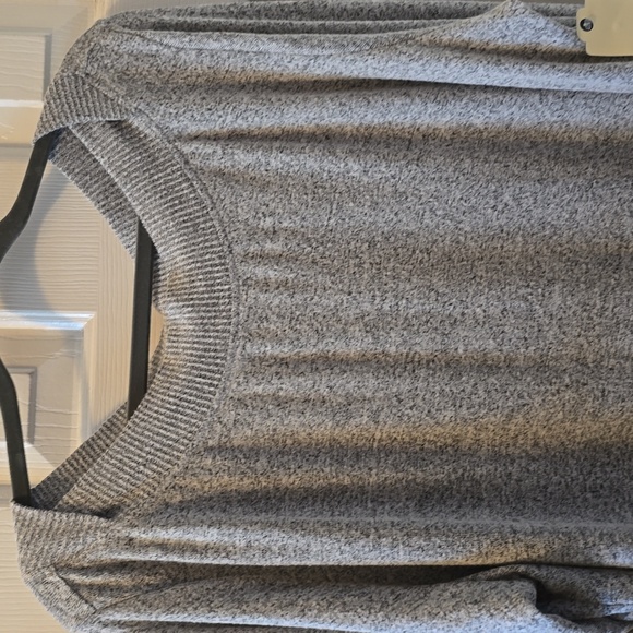 ST. JOHNS BAY WOMAN'S PLUS SIZE HEATHER GRAY LONG SLEEVES TOP SIZE 2X - Picture 3 of 14